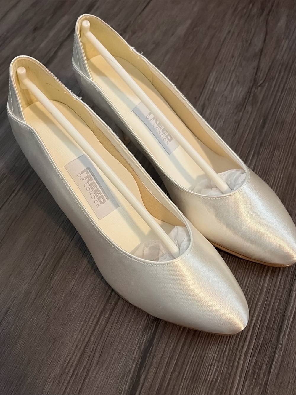 Vintage inspired Satin Pointed Toe heels